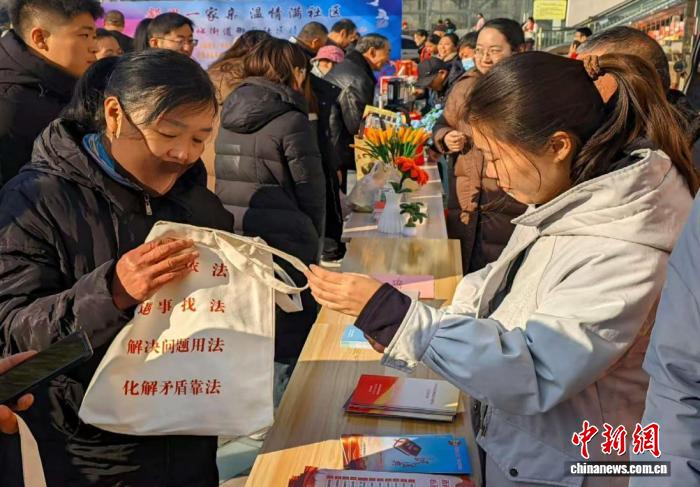 从街头到课堂 山东多样化开展国家宪法日普法活动